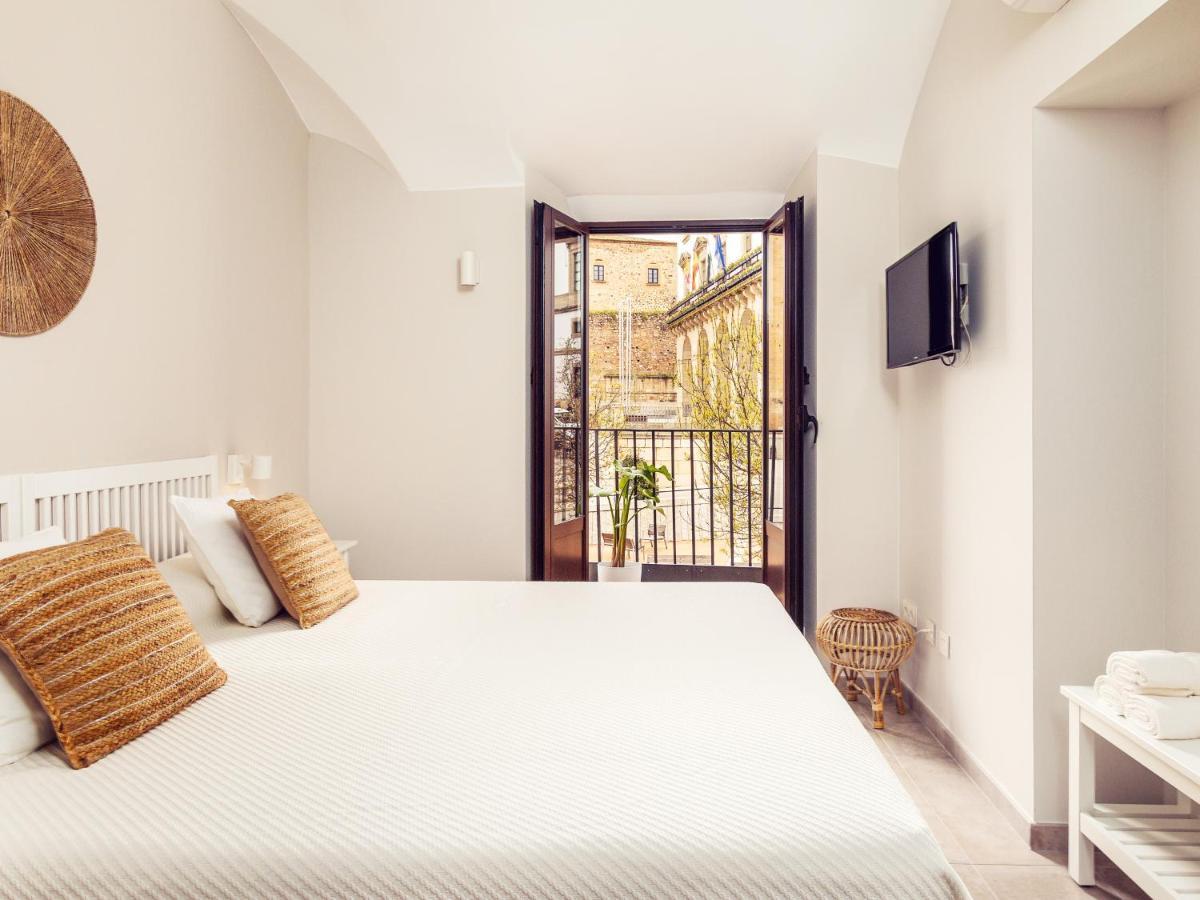 Apartamentos Plaza Mayor 35 Caces Buitenkant foto